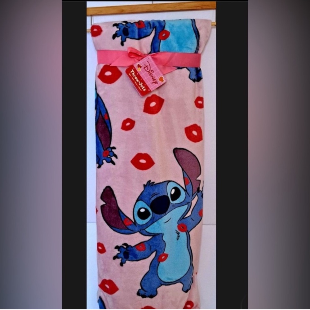 Disney stitch love/kisses throw blanket